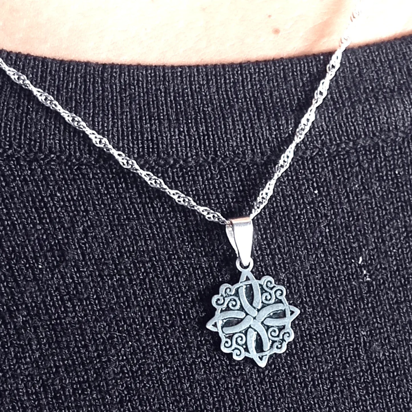 Collar Amuleto Nudo de Bruja Trisquel Plata - Bisutería Lola B