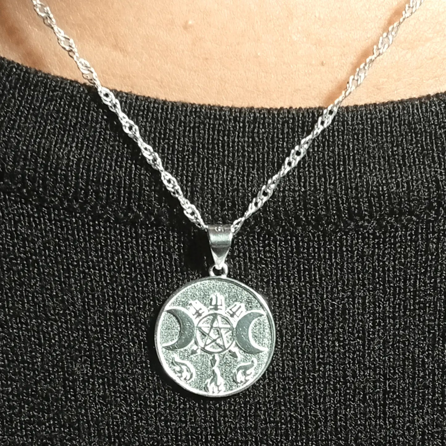 Collar Diosa Hécate Triple Luna Plata Amuleto de Protección - Bisutería Lola B
