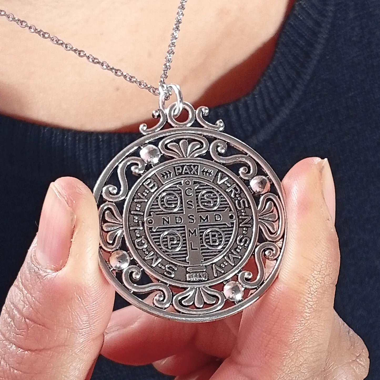 Collar Medalla San Benito de Acero Escudo Espiritual 45 X 40 mms - Bisutería Lola D