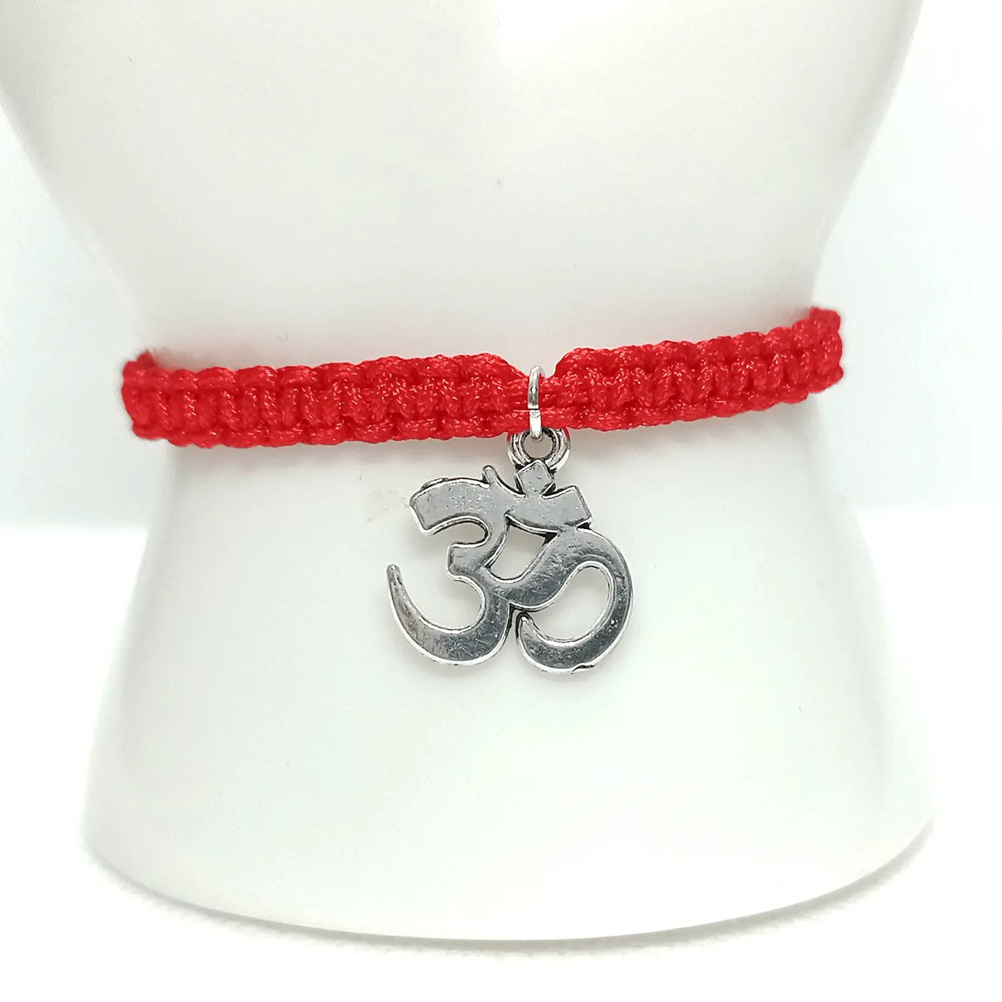 Pulsera Artesanal Hilo Rojo Dije Om