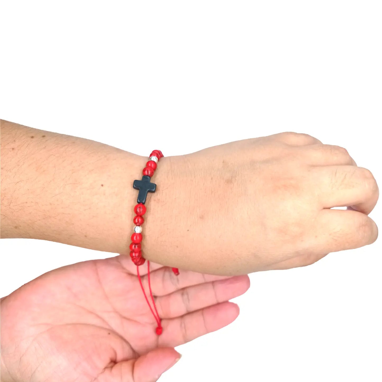 Pulsera Howlita Roja con Dije de Cruz y Separadores de Plata - Bisutería Lola C