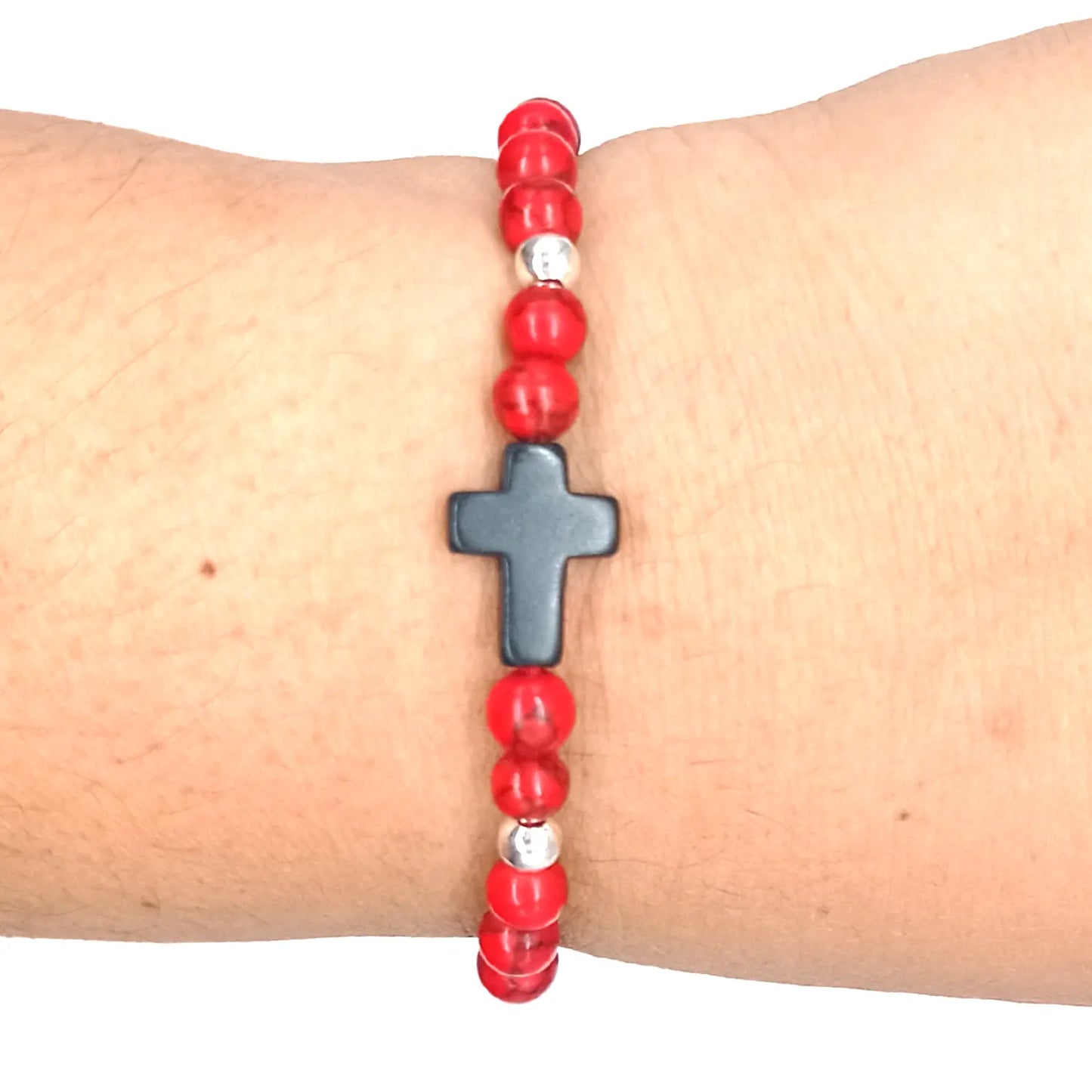 Pulsera Howlita Roja con Dije de Cruz y Separadores de Plata - Bisutería Lola E
