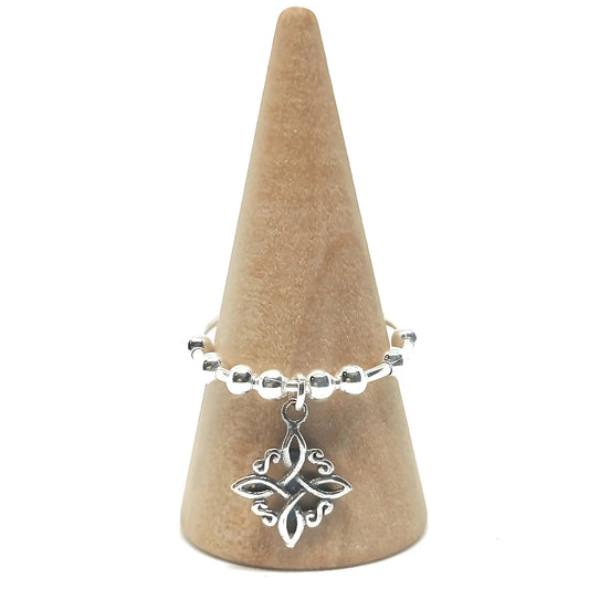 Anillo Antiestrés Nudo de Bruja de Plata Ajustable - Bisutería Lola A