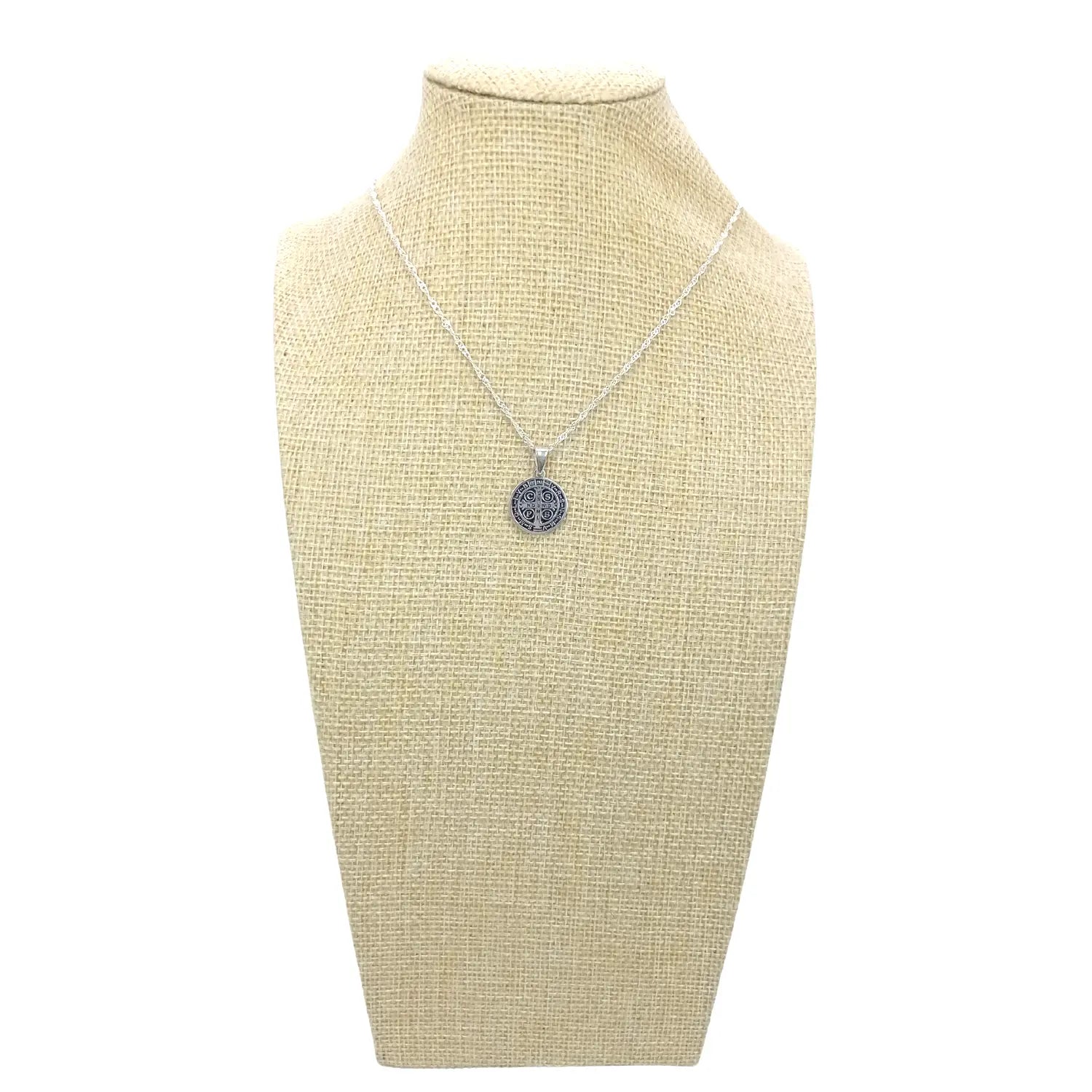 Collar Medalla Cruz San Benito de Plata: Protección y Fe- Bisutería Lola E