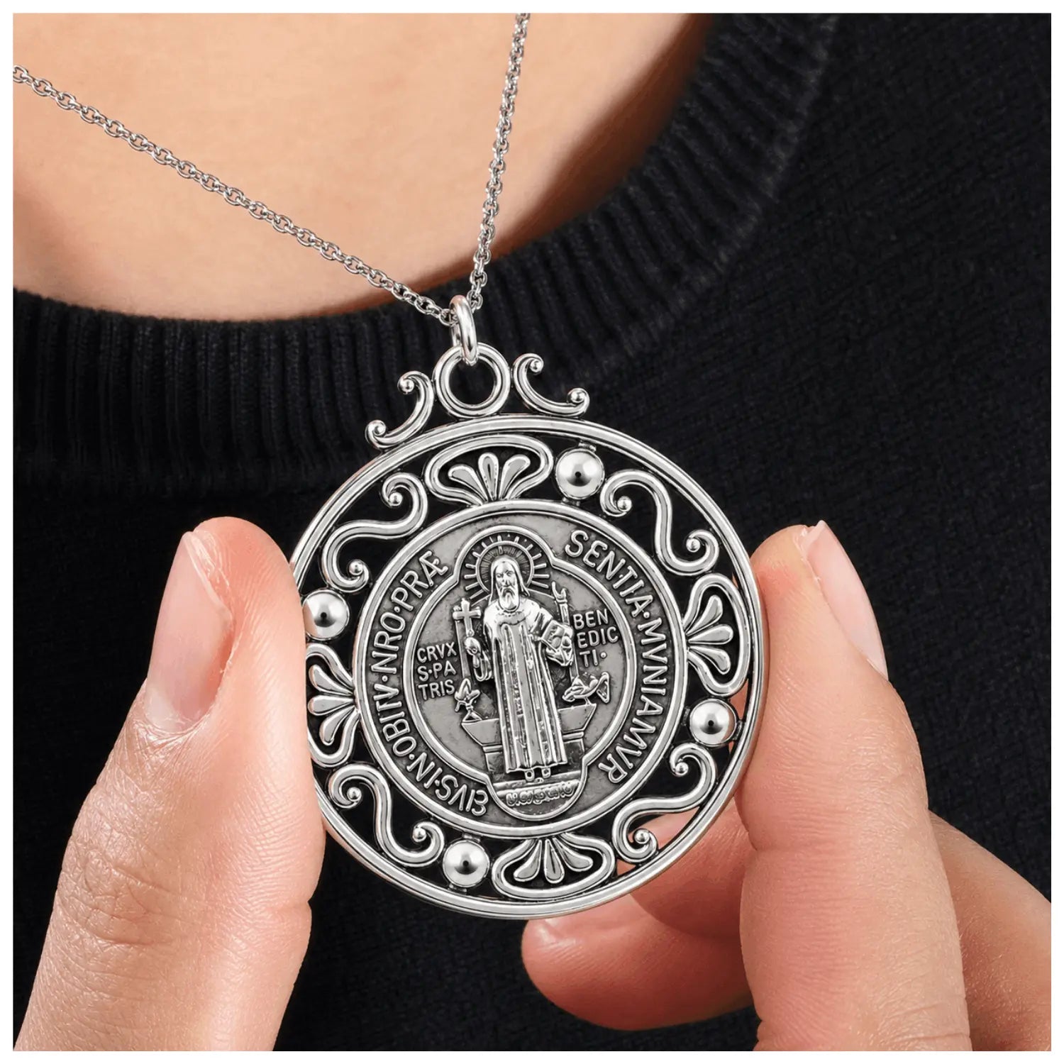 Collar Medalla San Benito de Acero Escudo Espiritual - Bisutería Lola B