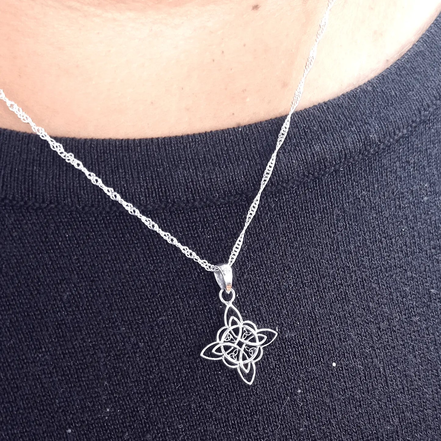 Collar Nudo de Bruja Plata 925 para Protección y Energía - Bisutería Lola B