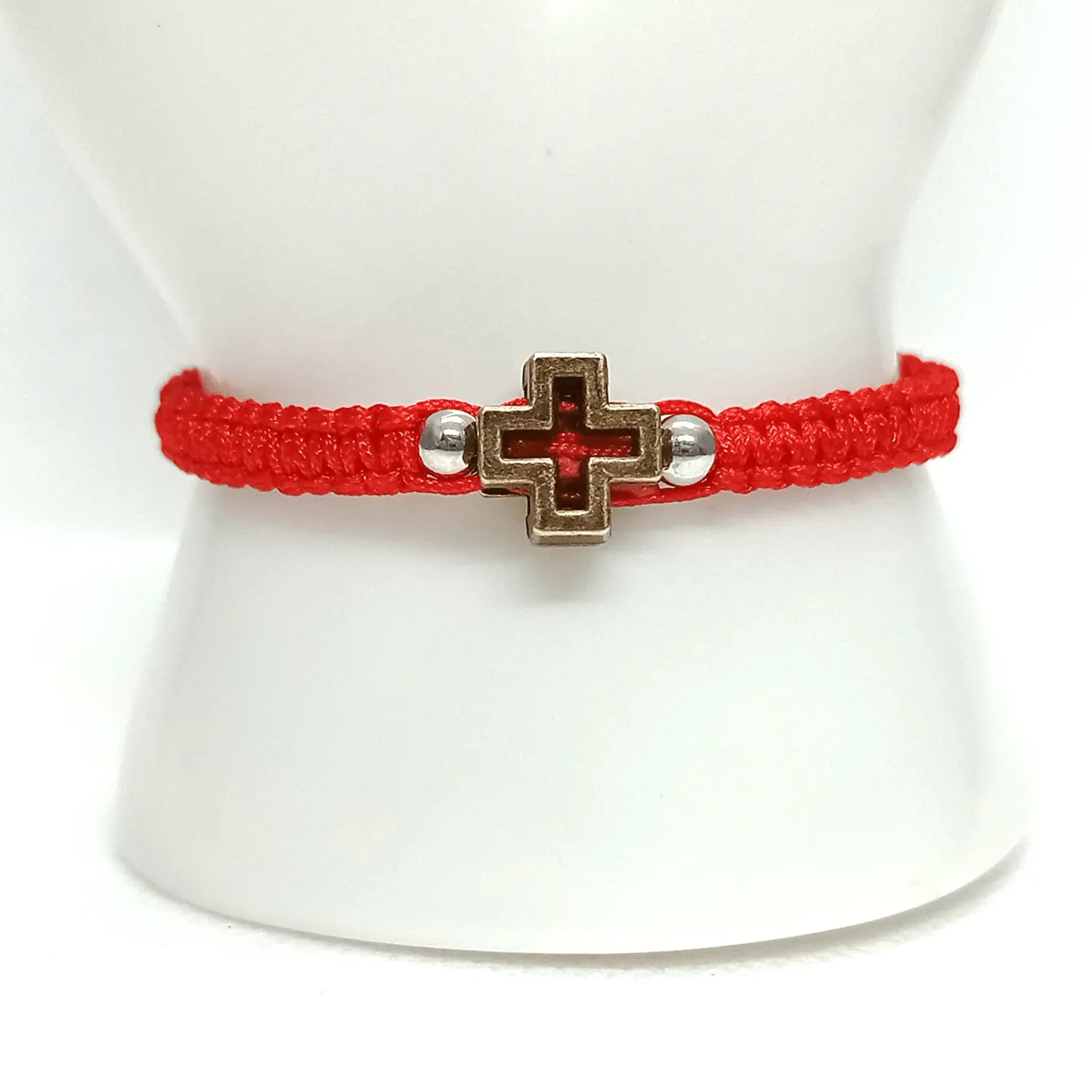 Pulsera Artesanal Hilo Rojo con dije de Cruz