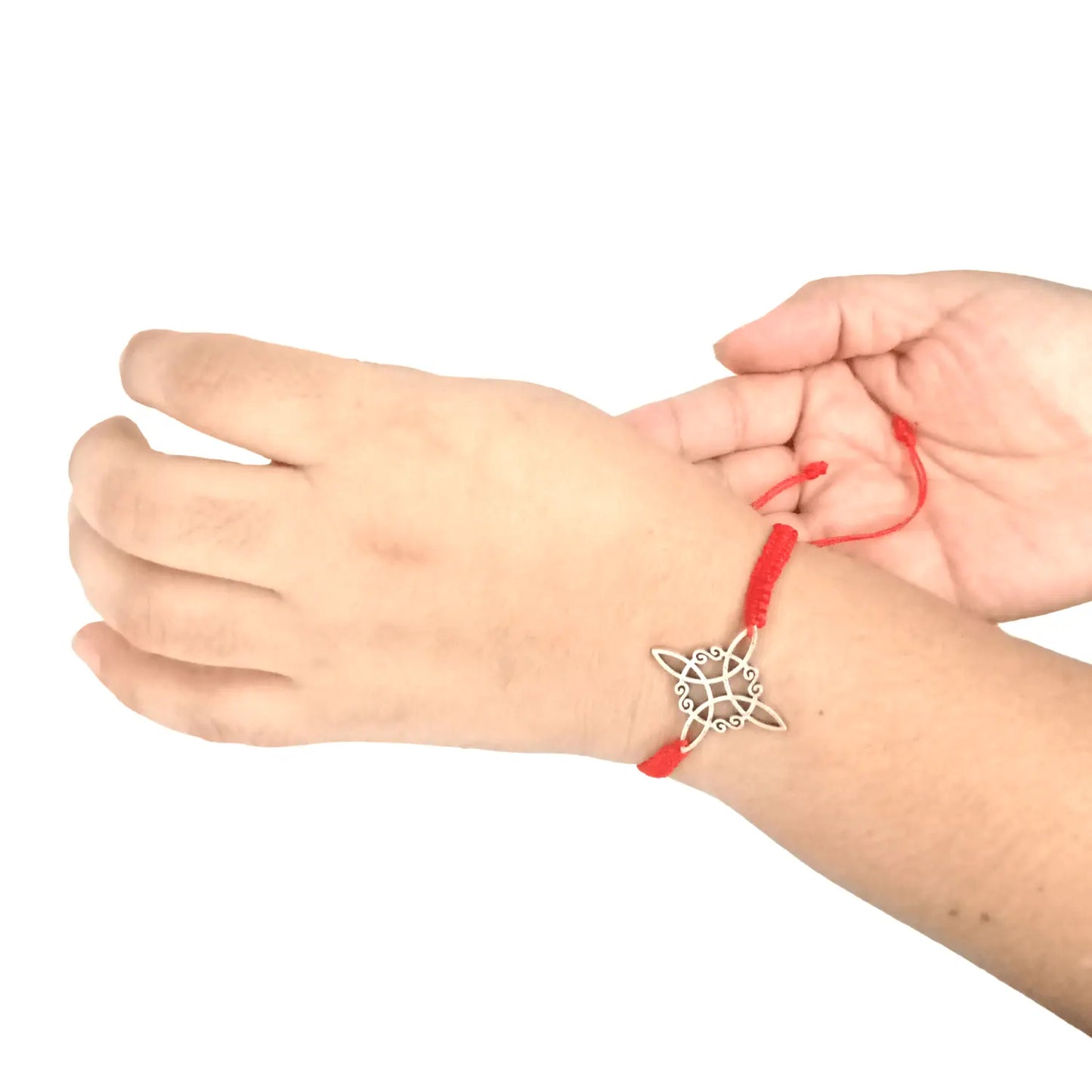 Pulsera Hilo Rojo con Dije de Nudo de Bruja – Hilo Macramé Reciclado - Bisutería Lola 2