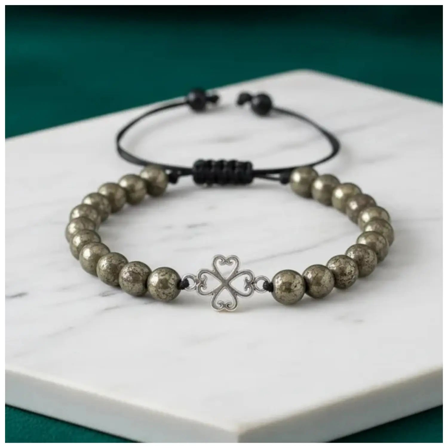 Pulsera Piedra Natural Pirita con Dije Trébol de Plata - Bisutería Lola C