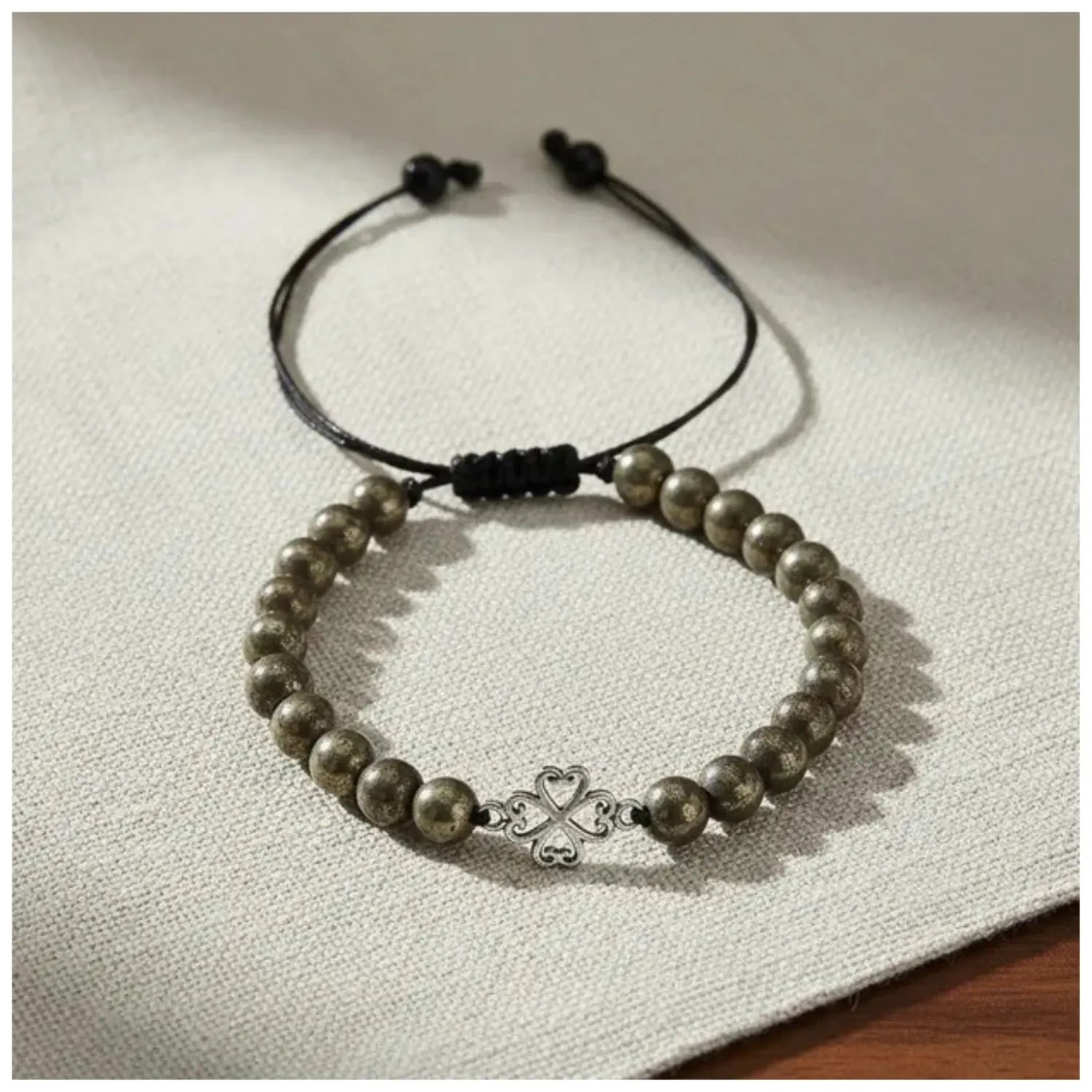 Pulsera Piedra Natural Pirita con Dije Trébol de Plata - Bisutería Lola F