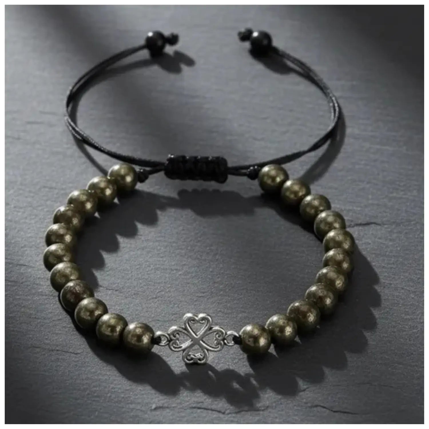 Pulsera Piedra Natural Pirita con Dije Trébol de Plata - Bisutería Lola G
