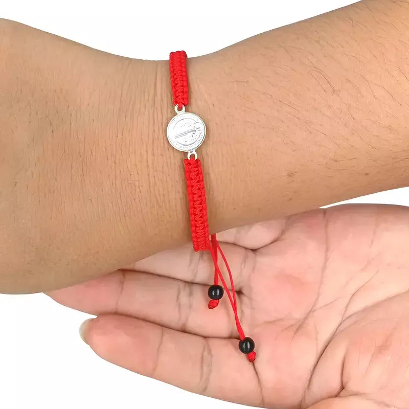 Pulsera Hilo Rojo San Benito Amuleto Protección Ajustable - BisuterÍa Lola B