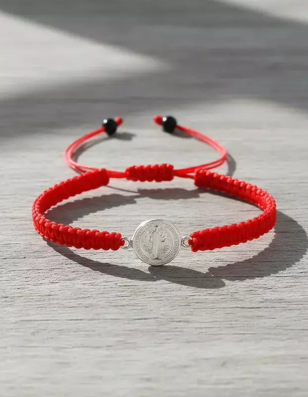 Pulsera Hilo Rojo San Benito Amuleto Protección Ajustable - BisuterÍa Lola E