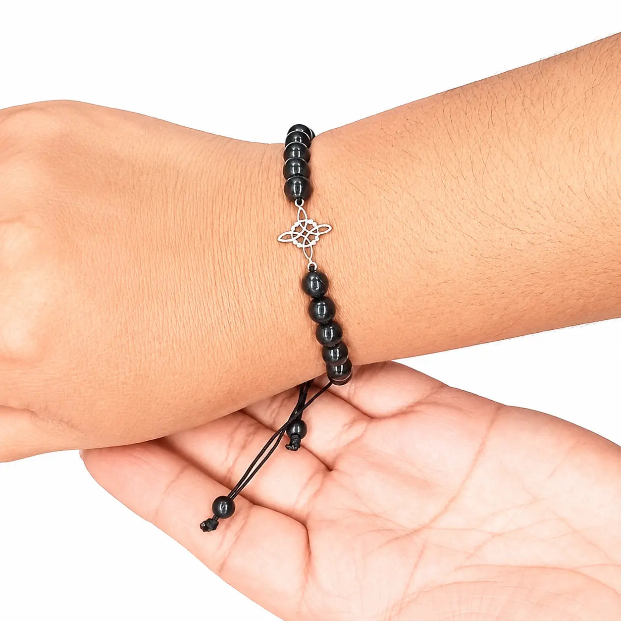 Pulsera Shungita Original con Dije Nudo de Bruja de Plata - Bisutería Lola B