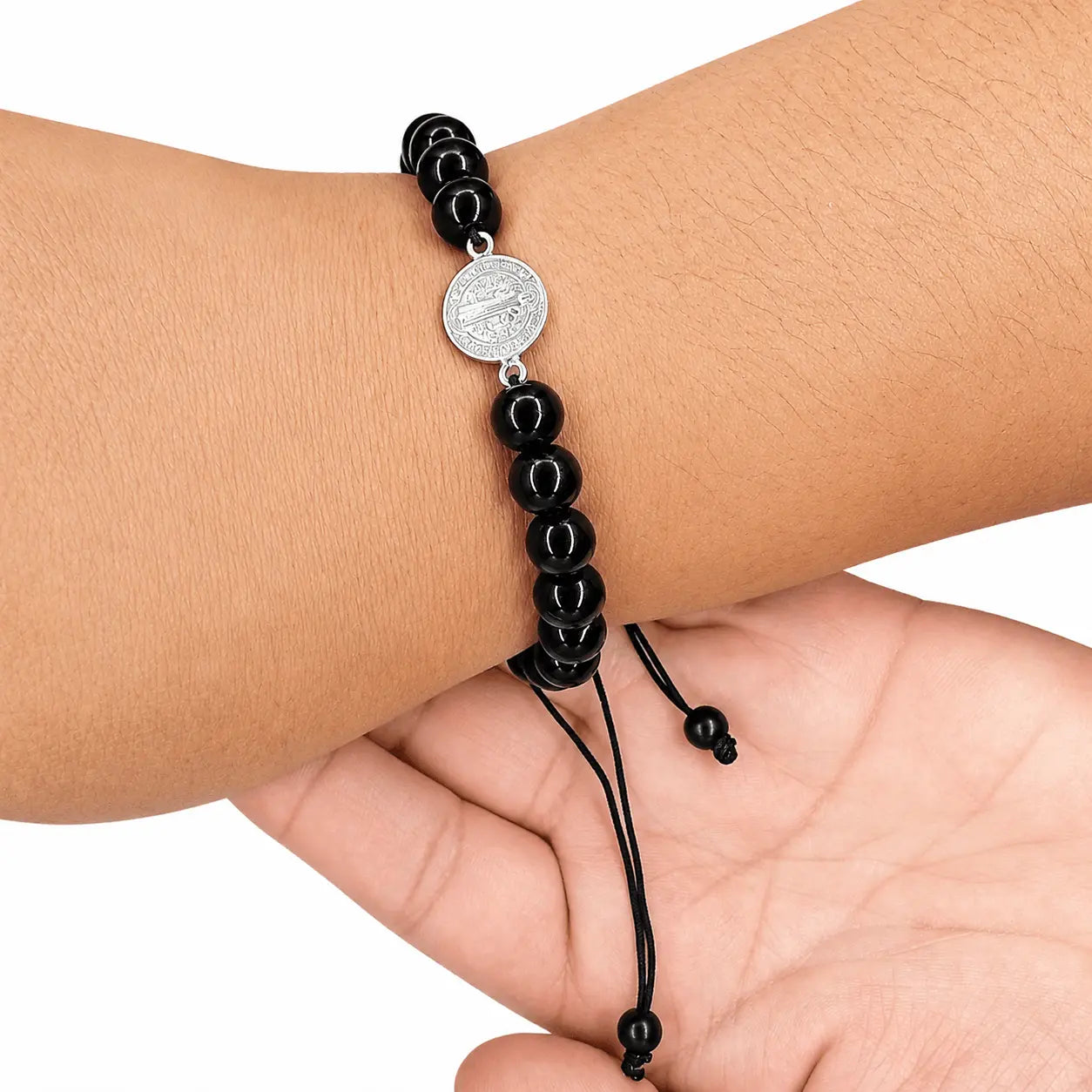 Pulsera Piedra Natural Ónix con Dije San Benito de Plata para Protección - Bisutería Lola B